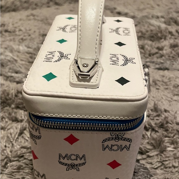 MCM Women's White Rockstar Rainbow Spectrum Visetos Vanity Case Box Bag - Picture 7 of 7
